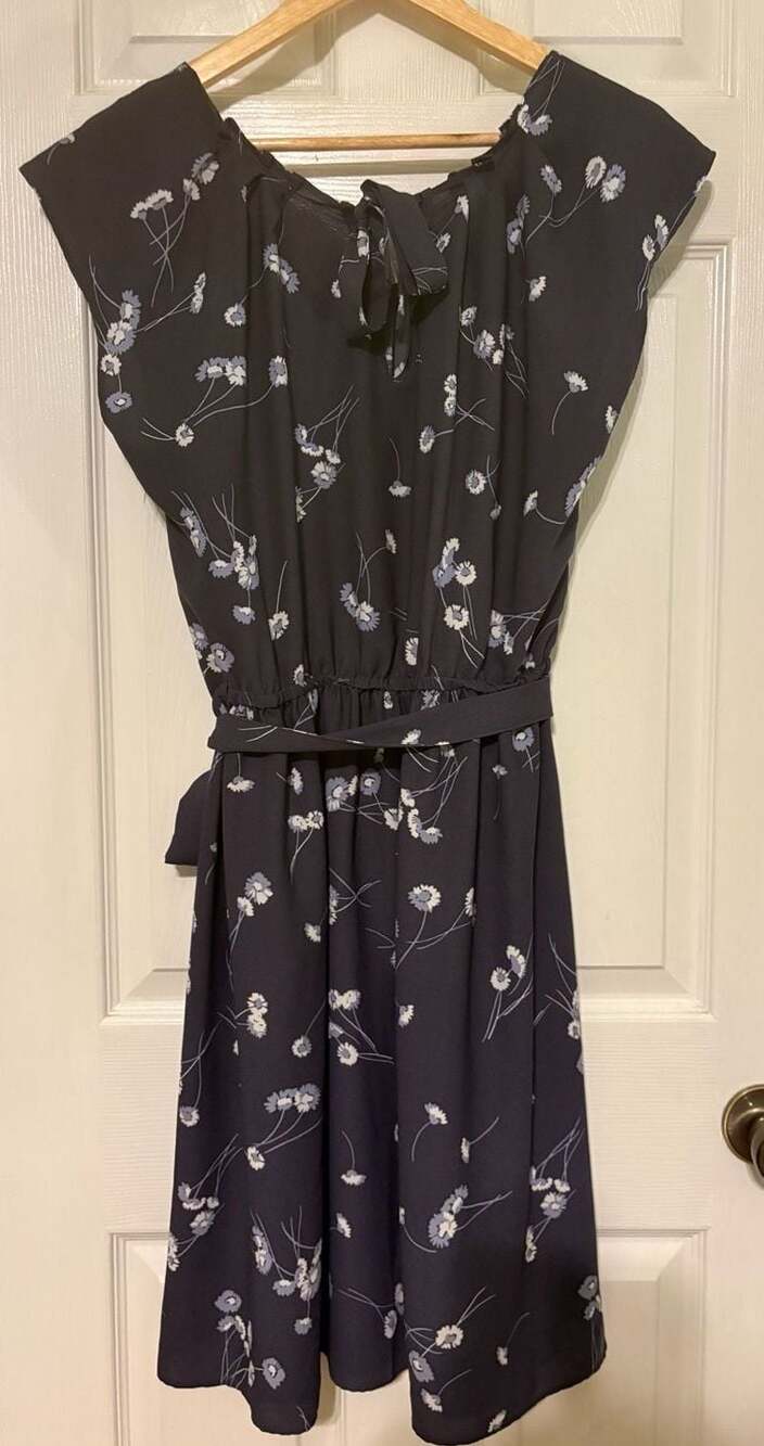 EUC LC Lauren Conrad Gray Floral Pleated Tie-Waist Midi Dress Size Large - Picture 2 of 13